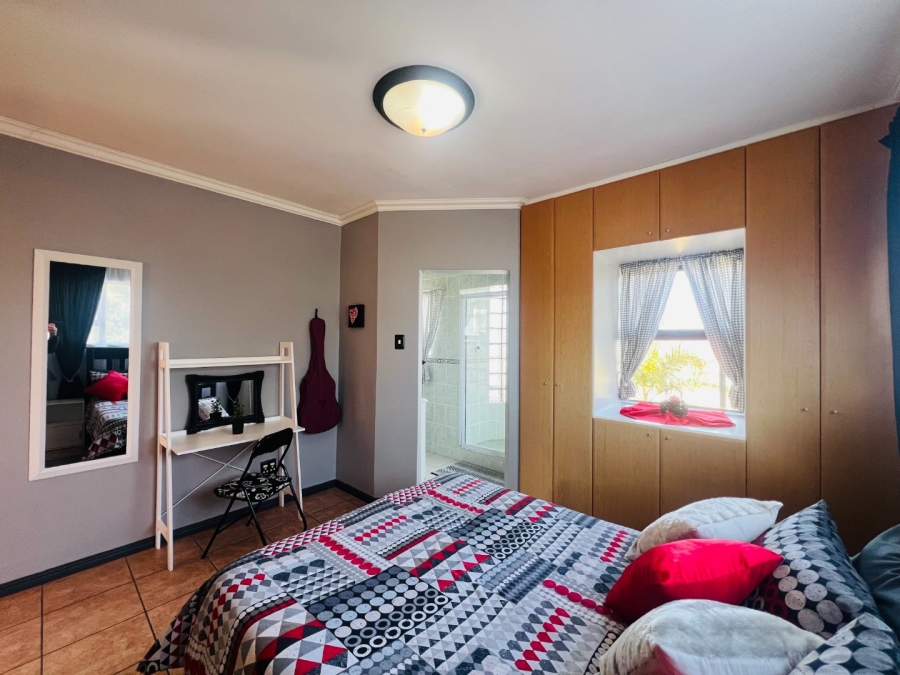 8 Bedroom Property for Sale in Rooi Rivier Rif Western Cape